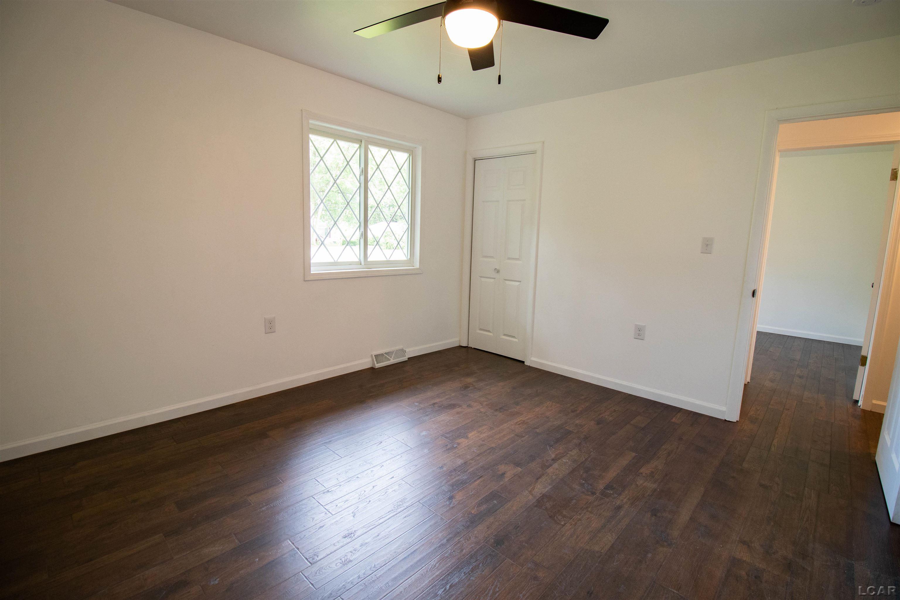 2121 East Carleton Road Adrian, MI 49221 - Photo 33 of 40 50085642-32.JPG
