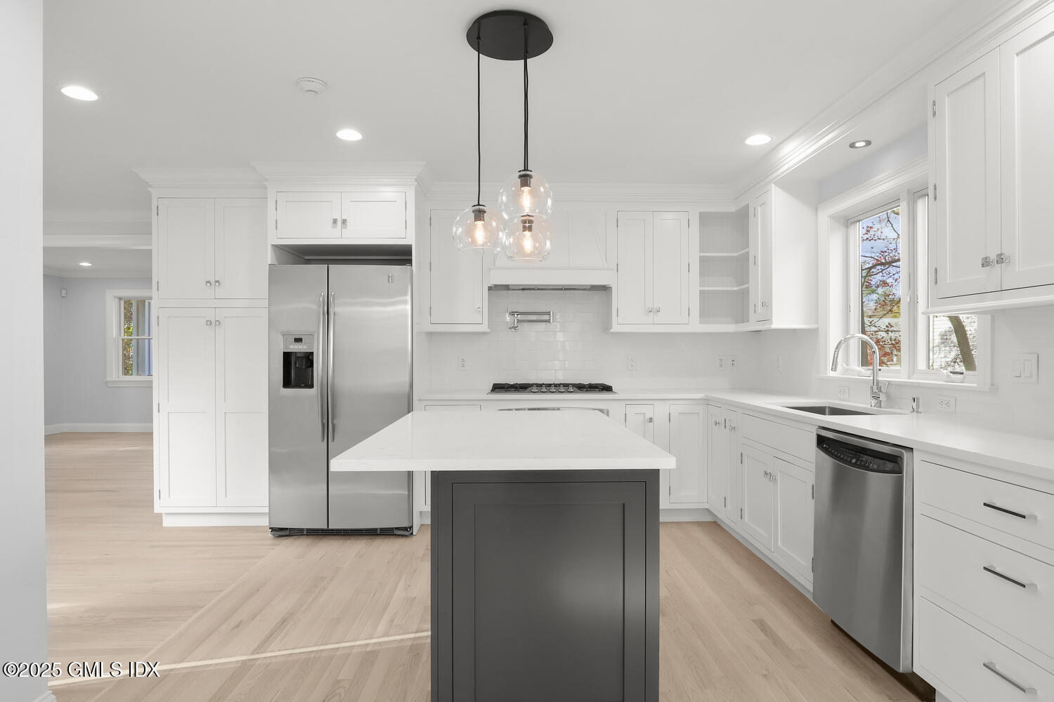 19 Farley Street Greenwich, CT 06830 - Photo 5 of 14 Kitchen