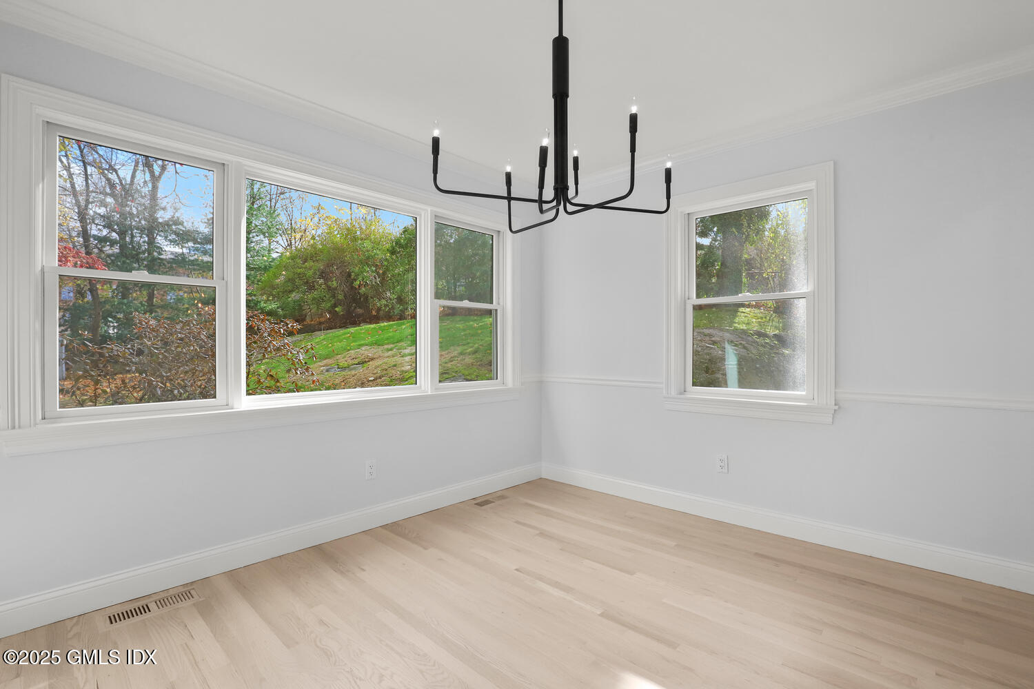 19 Farley Street Greenwich, CT 06830 - Photo 7 of 14 Dining Area