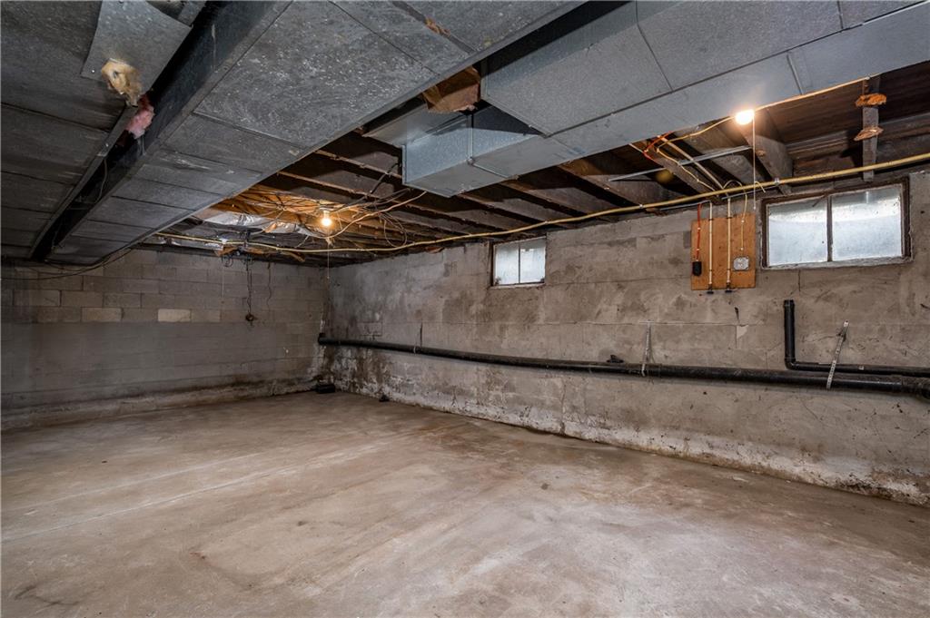 934 West Ridge Avenue Sharpsville, PA 16150 - Photo 16 of 38 a view of an empty room