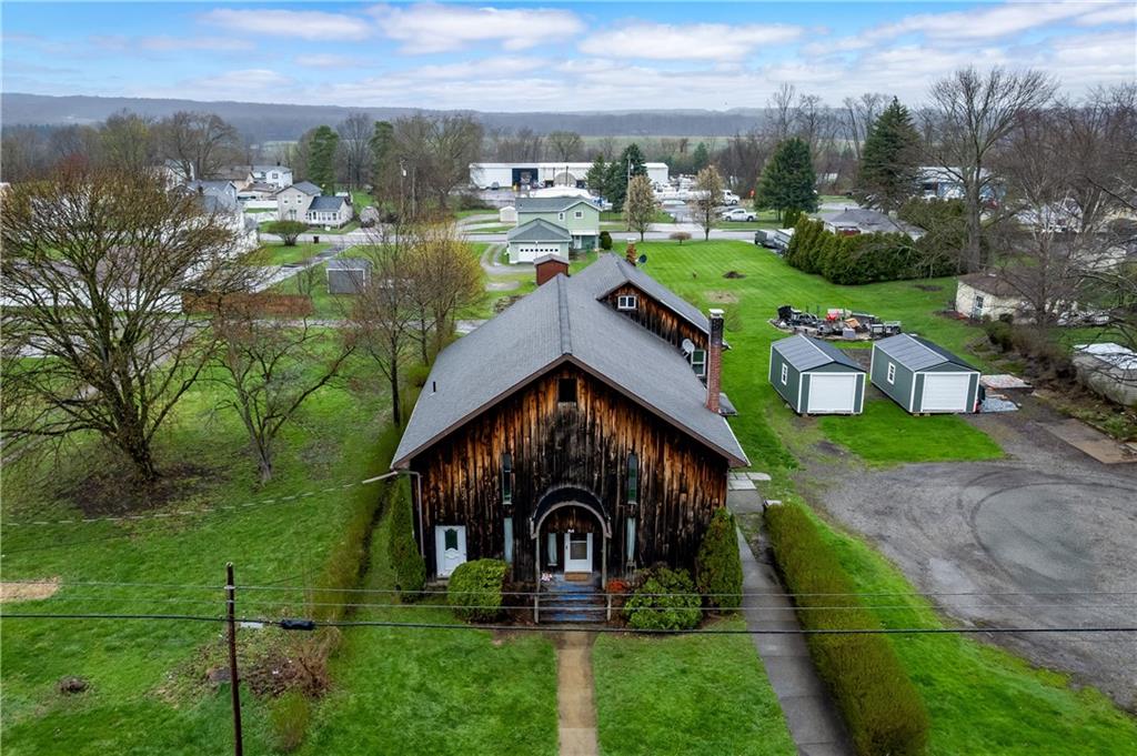 934 West Ridge Avenue Sharpsville, PA 16150 - Photo 4 of 38 a front view of a house with garden