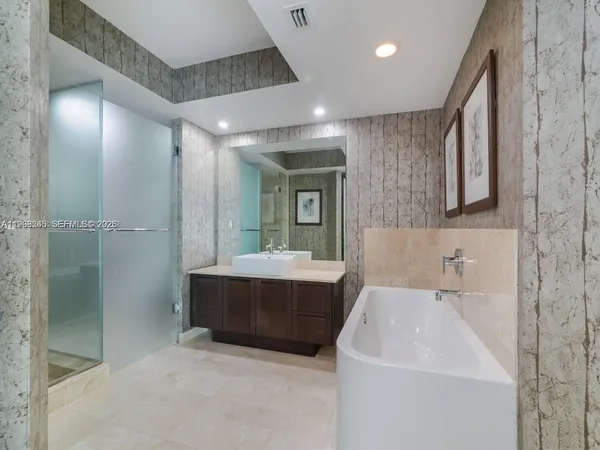 $5,000 | 150 Sunny Isles Boulevard, Unit 11801, Sunny Isles Beach, FL 33160