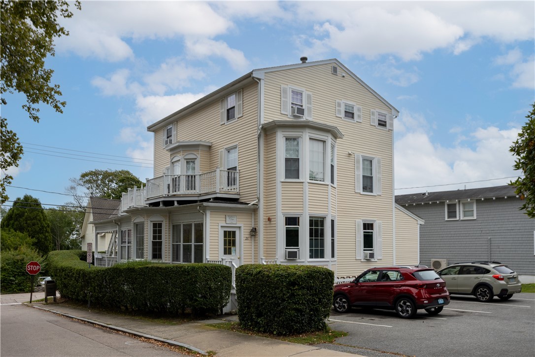 26 Cliff Avenue, Unit 4 Newport, RI 02840 - Photo 4 of 23