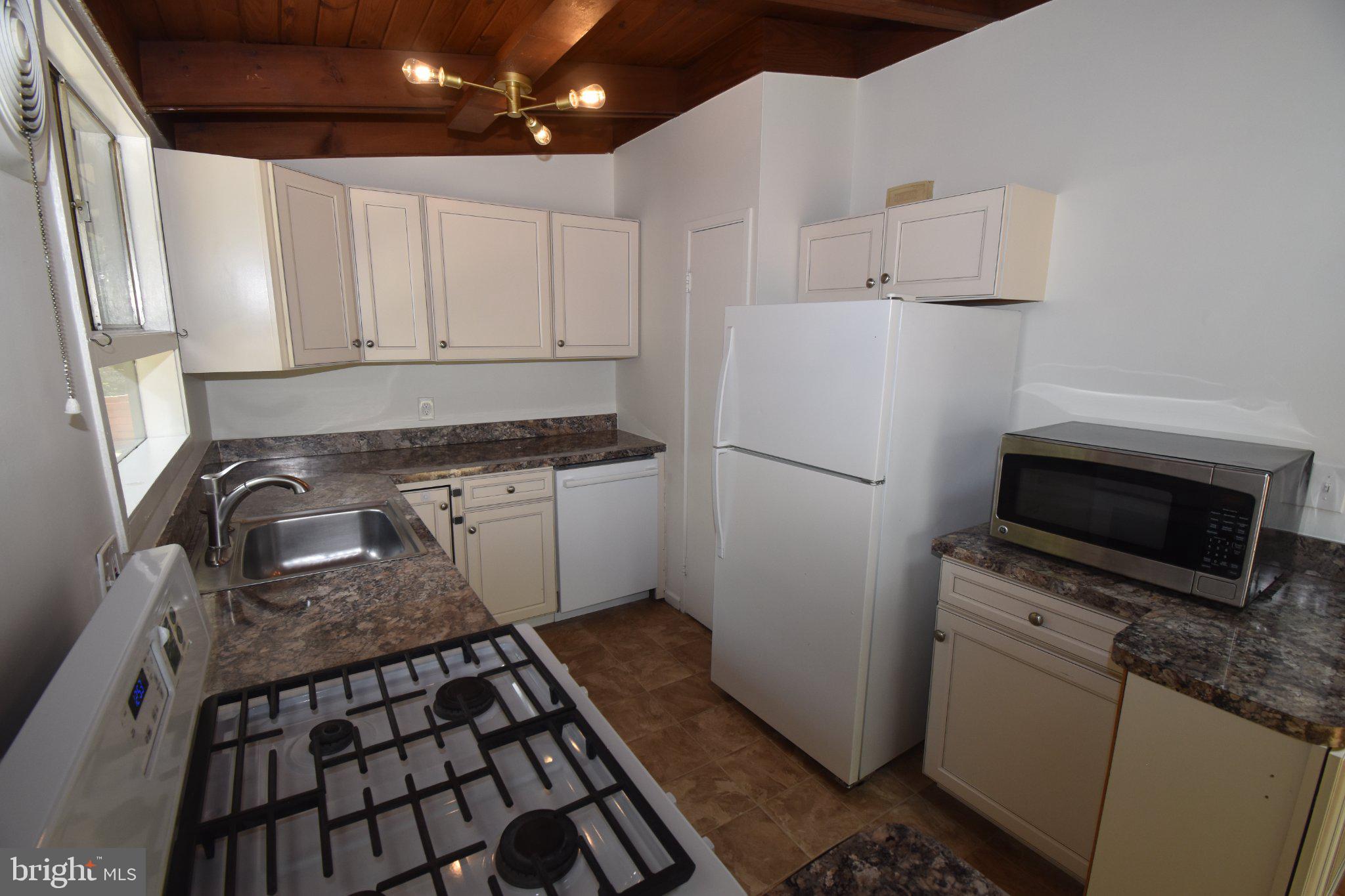 2901 Pine Spring Road Falls Church, VA 22042 - Photo 13 of 24 Kitchen