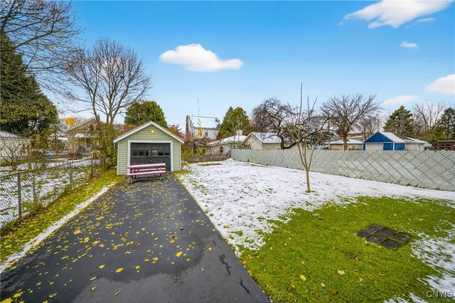 $179,900 | 263 Wayland Road, Salina, NY 13208