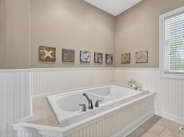 $999,900 | 5995 South Woodstrail Dr-57, Columbia City, IN 46725