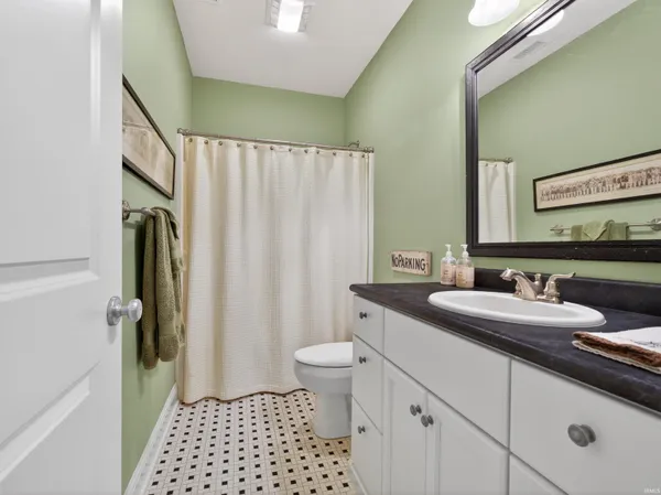 $999,900 | 5995 South Woodstrail Dr-57, Columbia City, IN 46725