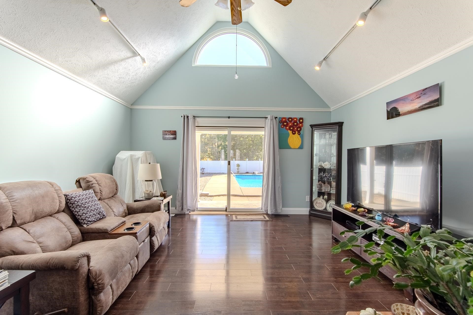 145 Tom Way Savannah, TN 38372 - Photo 4 of 40 a living room with furniture and a large window
