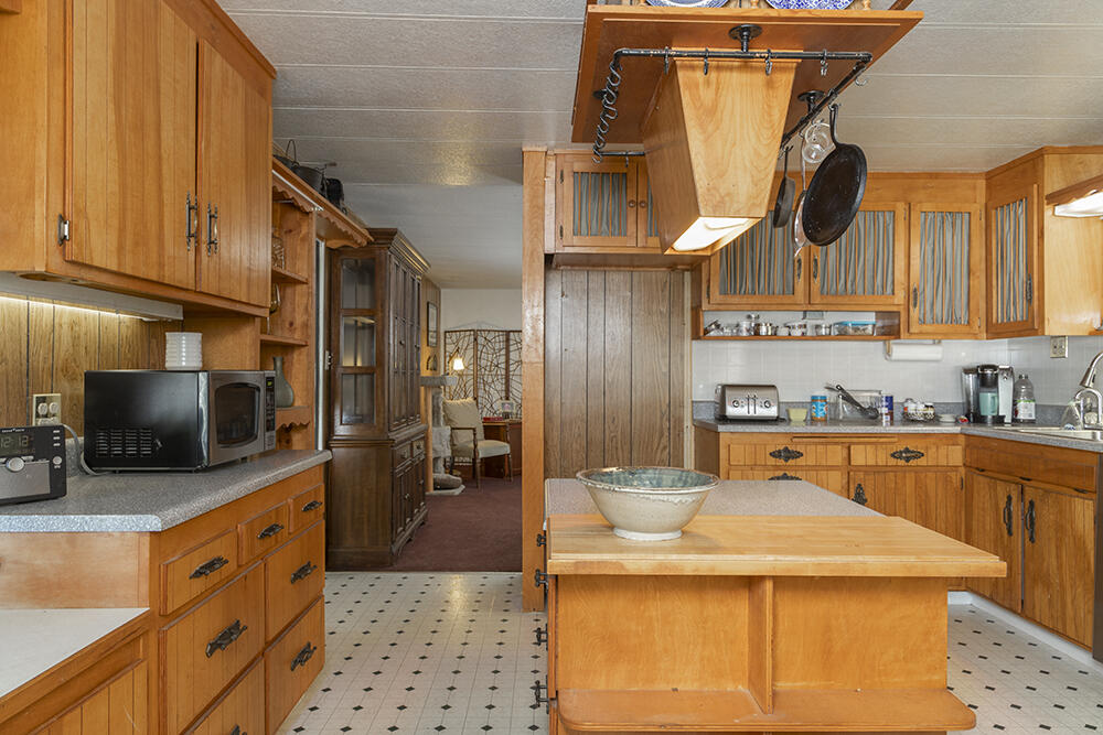 1018 Thompson Creek Road Selma, OR 97538 - Photo 6 of 37 4
