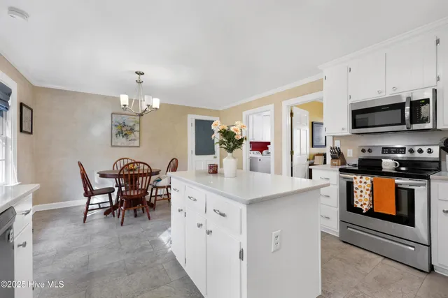 $369,900 | 2311 Foxcroft Road Northwest, Wilson, NC 27896