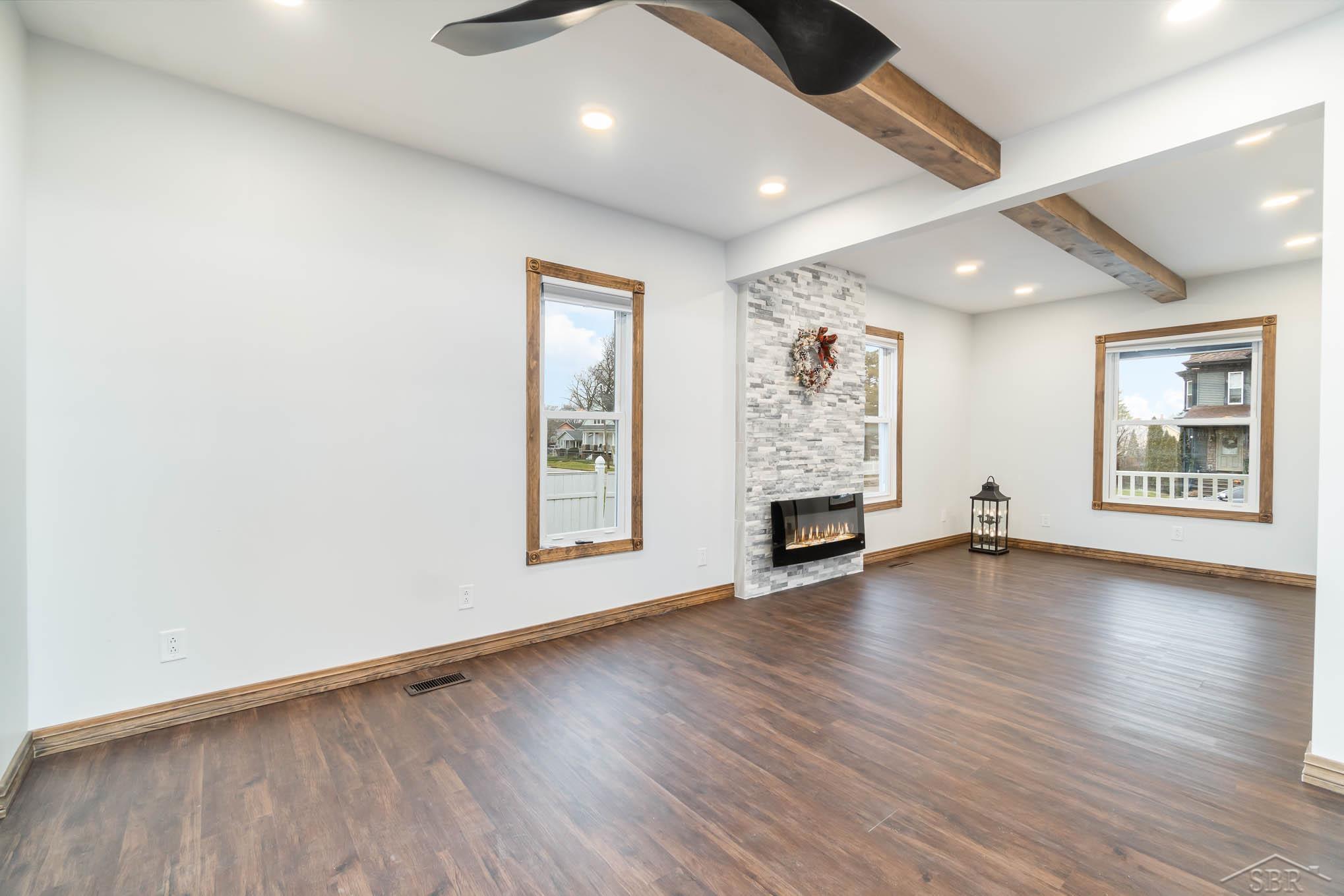 406 Cass Avenue Bay City, MI 48708 - Photo 5 of 22 50098915-4.JPG