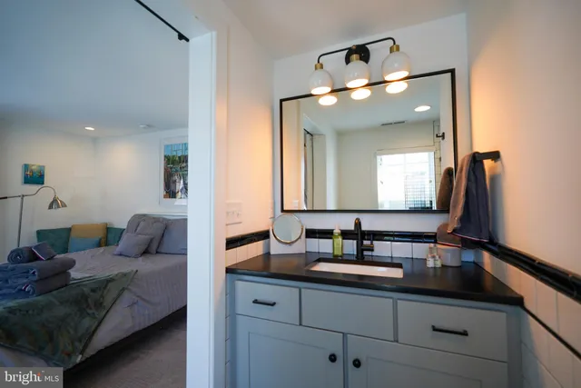 a en suite bathroom with a double vanity sink and a mirror