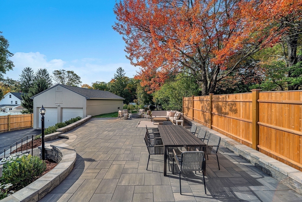 16 Oak Street Wellesley, MA 02482 - Photo 5 of 33