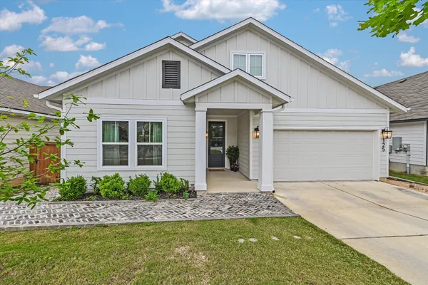$515,000 | 125 Broken Oak Drive, Liberty Hill, TX 78642