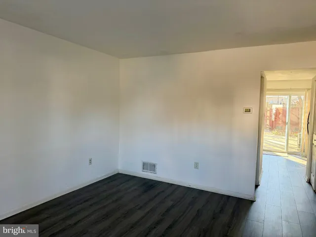 $360,000 | 2167 Ferguson Place, Herndon, VA 20170