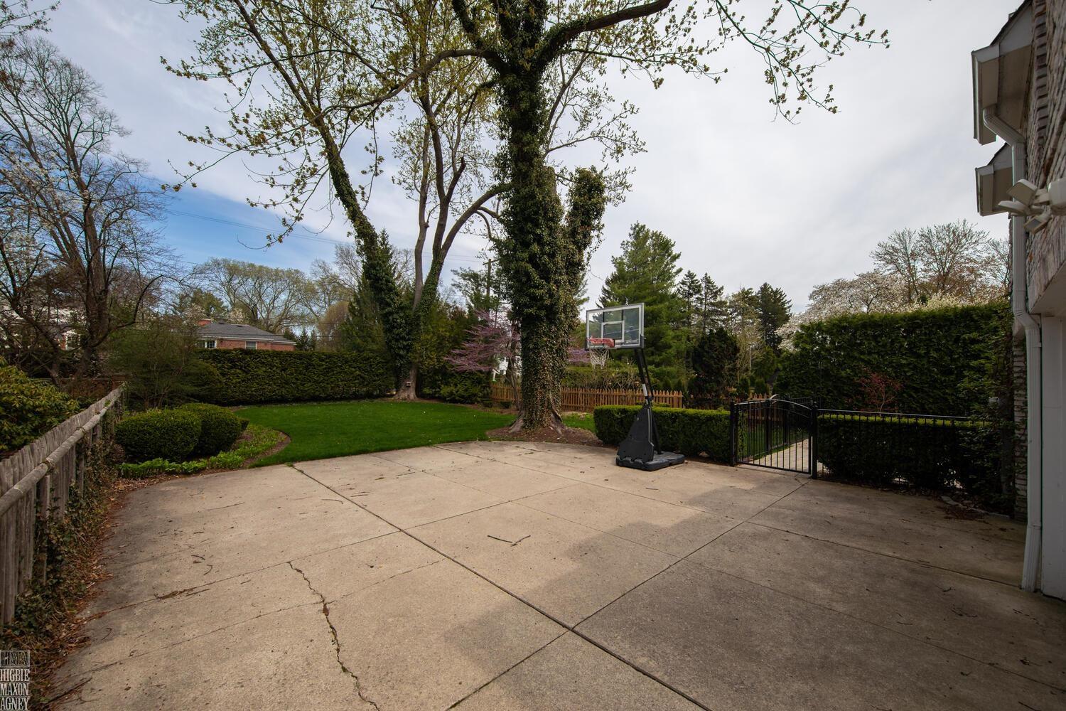 92 Moran Road Grosse Pointe, MI 48236 - Photo 39 of 54 50172882-457b80d1-84c0-4687-a905-2d6964a7d452.JPG