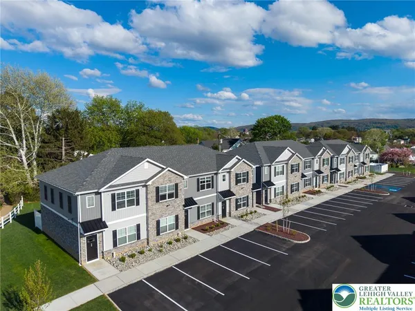 $2,500 | 1411 Greenview Drive, Unit 12, Bethlehem, PA 18018