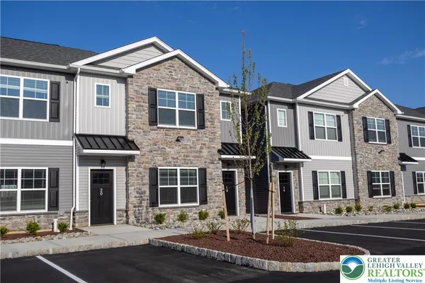 $2,500 | 1411 Greenview Drive, Unit 12, Bethlehem, PA 18018