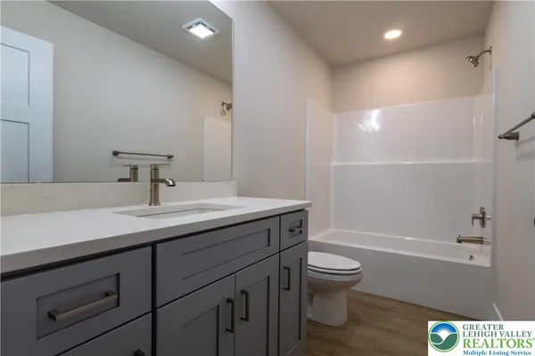 $2,500 | 1411 Greenview Drive, Unit 12, Bethlehem, PA 18018
