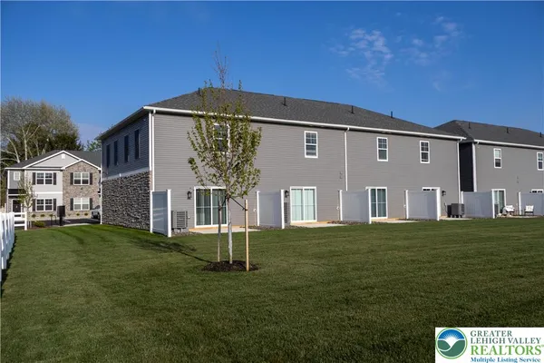 $2,500 | 1411 Greenview Drive, Unit 12, Bethlehem, PA 18018