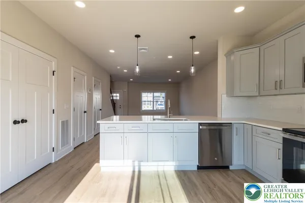 $2,500 | 1411 Greenview Drive, Unit 12, Bethlehem, PA 18018