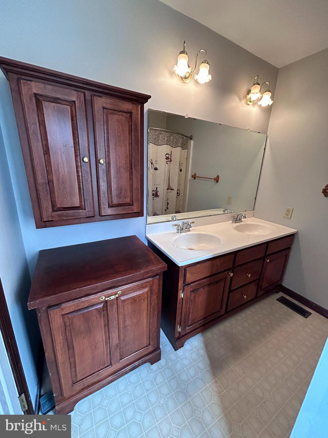 945 Plunkert Road Littlestown, PA 17340 - Photo 11 of 25 Primary Bath