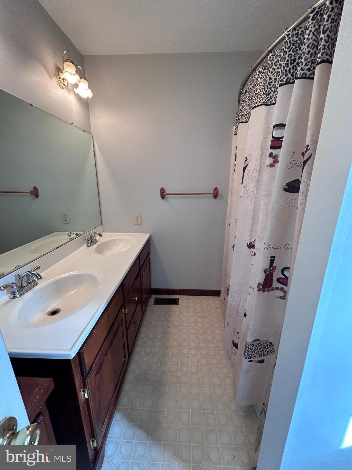 945 Plunkert Road Littlestown, PA 17340 - Photo 12 of 25 Primary Bath