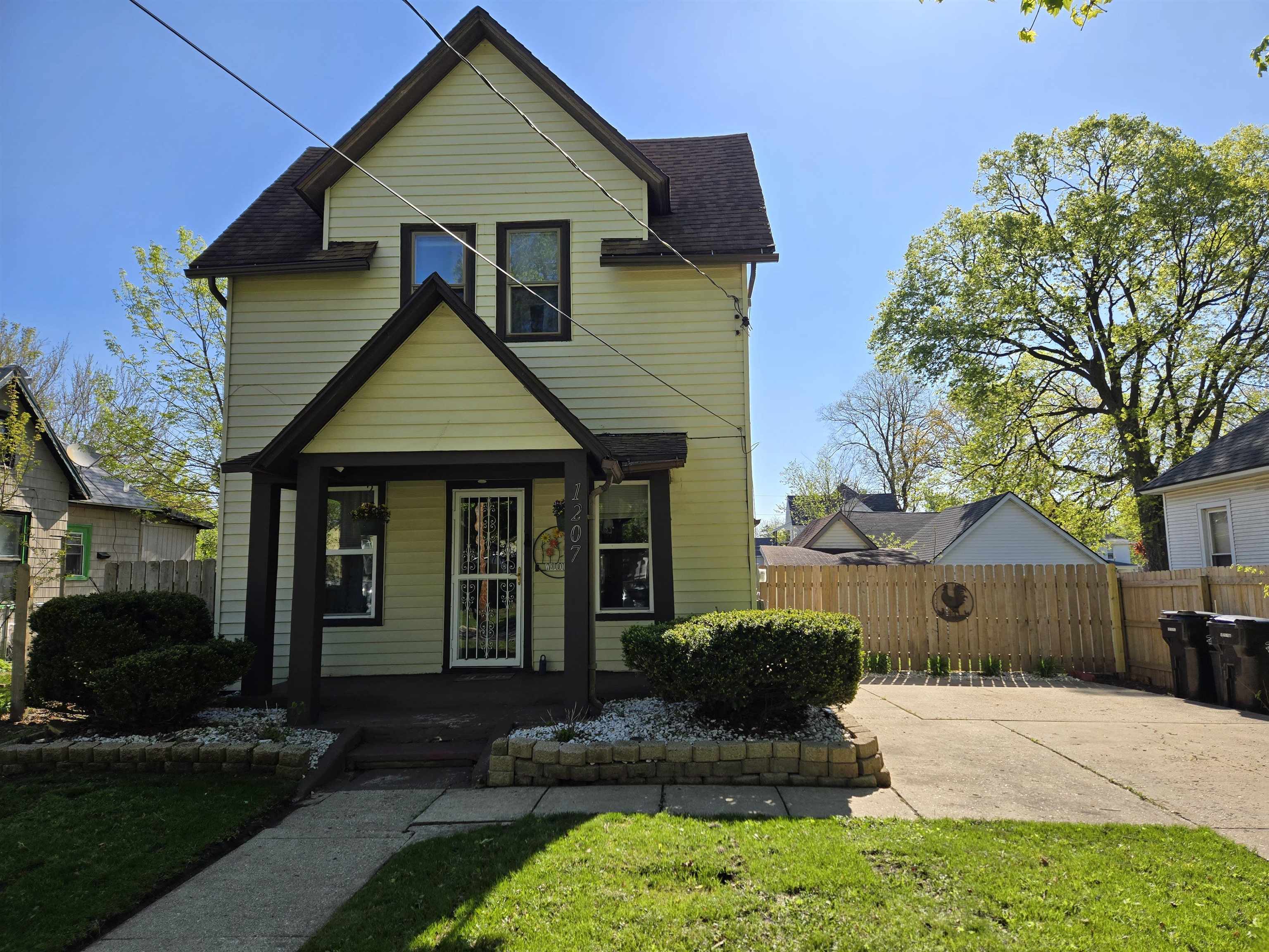 1207 Oak Street Beloit, WI 53511 - Photo 1 of 17