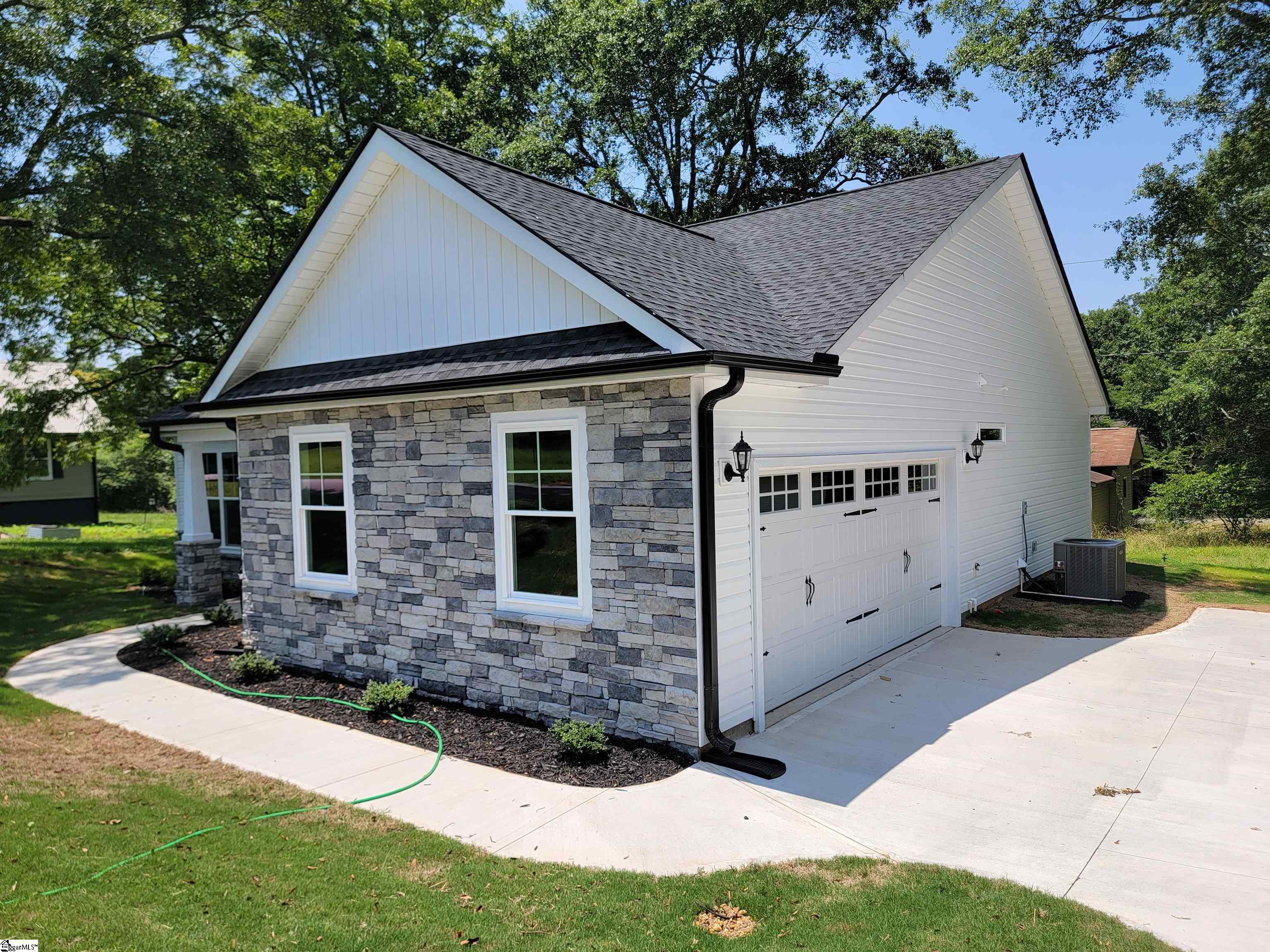 12 Clemson Street Liberty, SC 29657 - Photo 2 of 31 Gallery Image 2