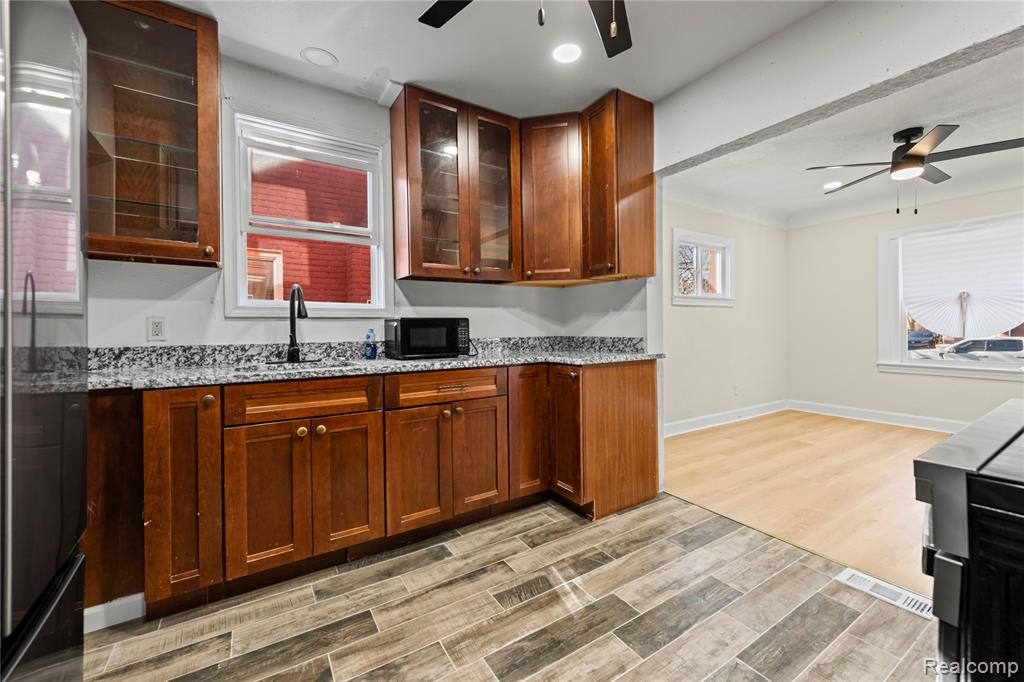 10024 Balfour Road Detroit, MI 48224 - Photo 14 of 36