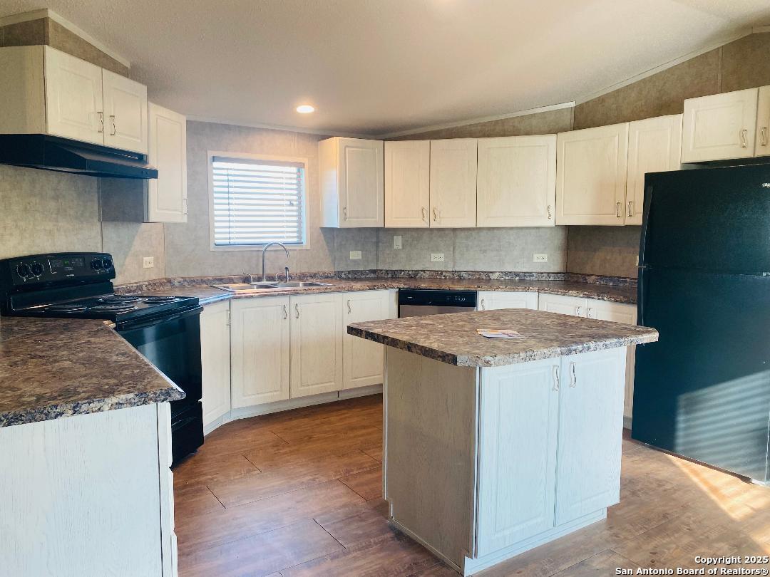 698 Frst Crk Road Devine, TX 78016 - Photo 6 of 18