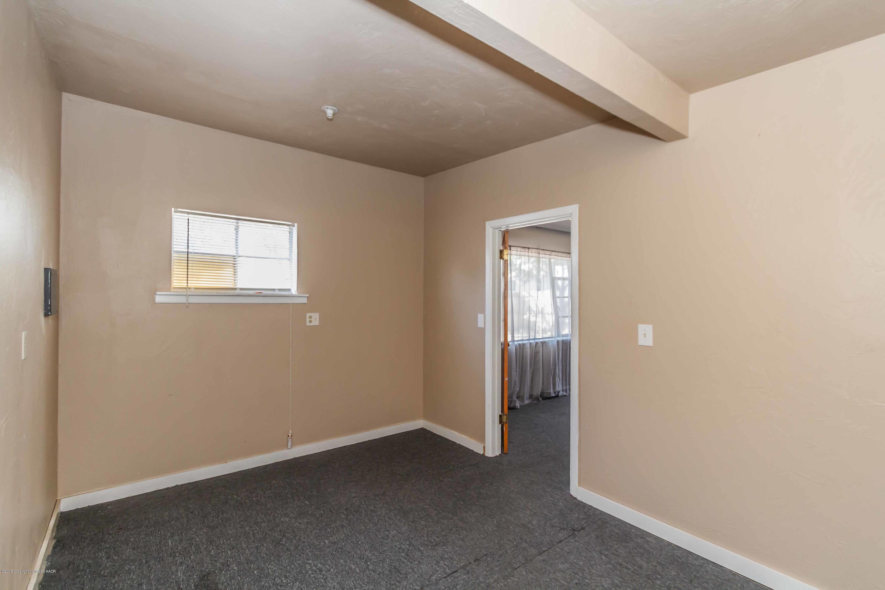 4307 Gables Street Amarillo, TX 79110 - Photo 28 of 32 an empty room with windows