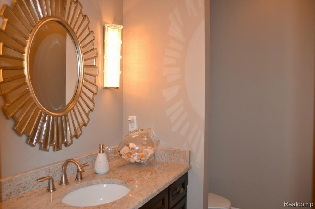 5170 Newport Court Rochester, MI 48306 - Photo 15 of 34 Powder Room