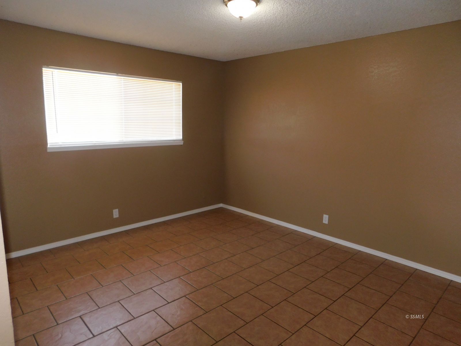 640 Commercial Avenue Ridgecrest, CA 93555 - Photo 5 of 9