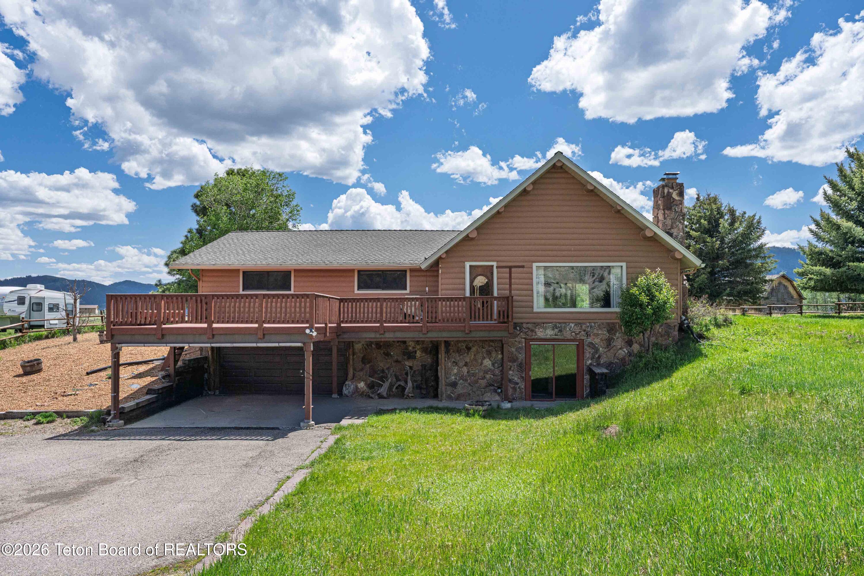 2050 East Snowberry Road Jackson, WY 83001 - Photo 3 of 14 MLS_Snowberry_JGPhoto-29