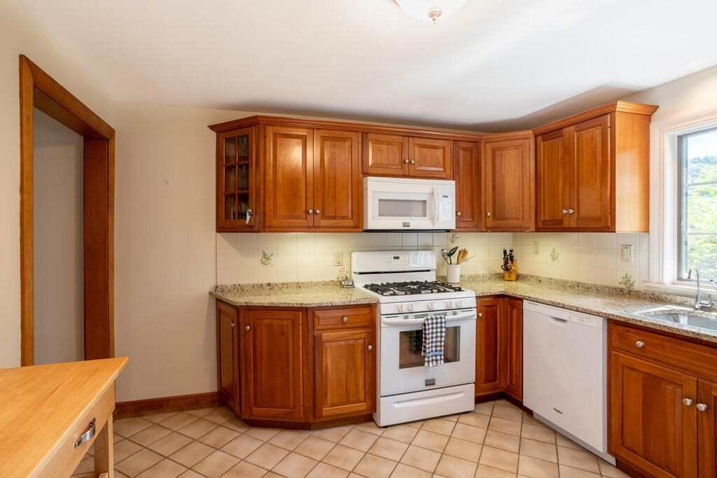 361 Stow Road Marlborough, MA 01752 - Photo 11 of 36 Gallery Image 11