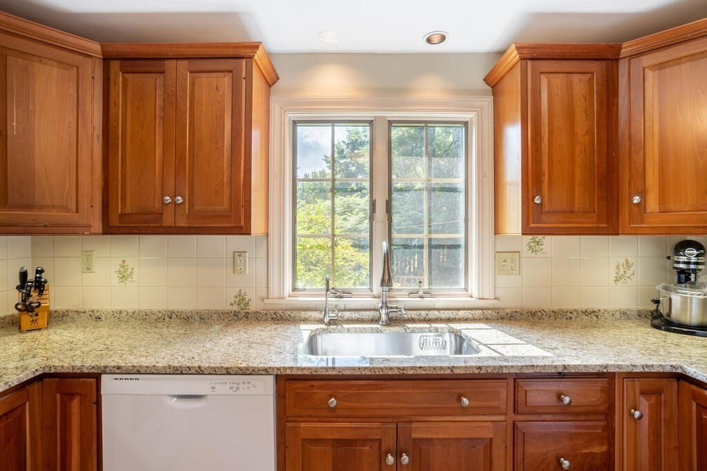 361 Stow Road Marlborough, MA 01752 - Photo 9 of 36 Gallery Image 9