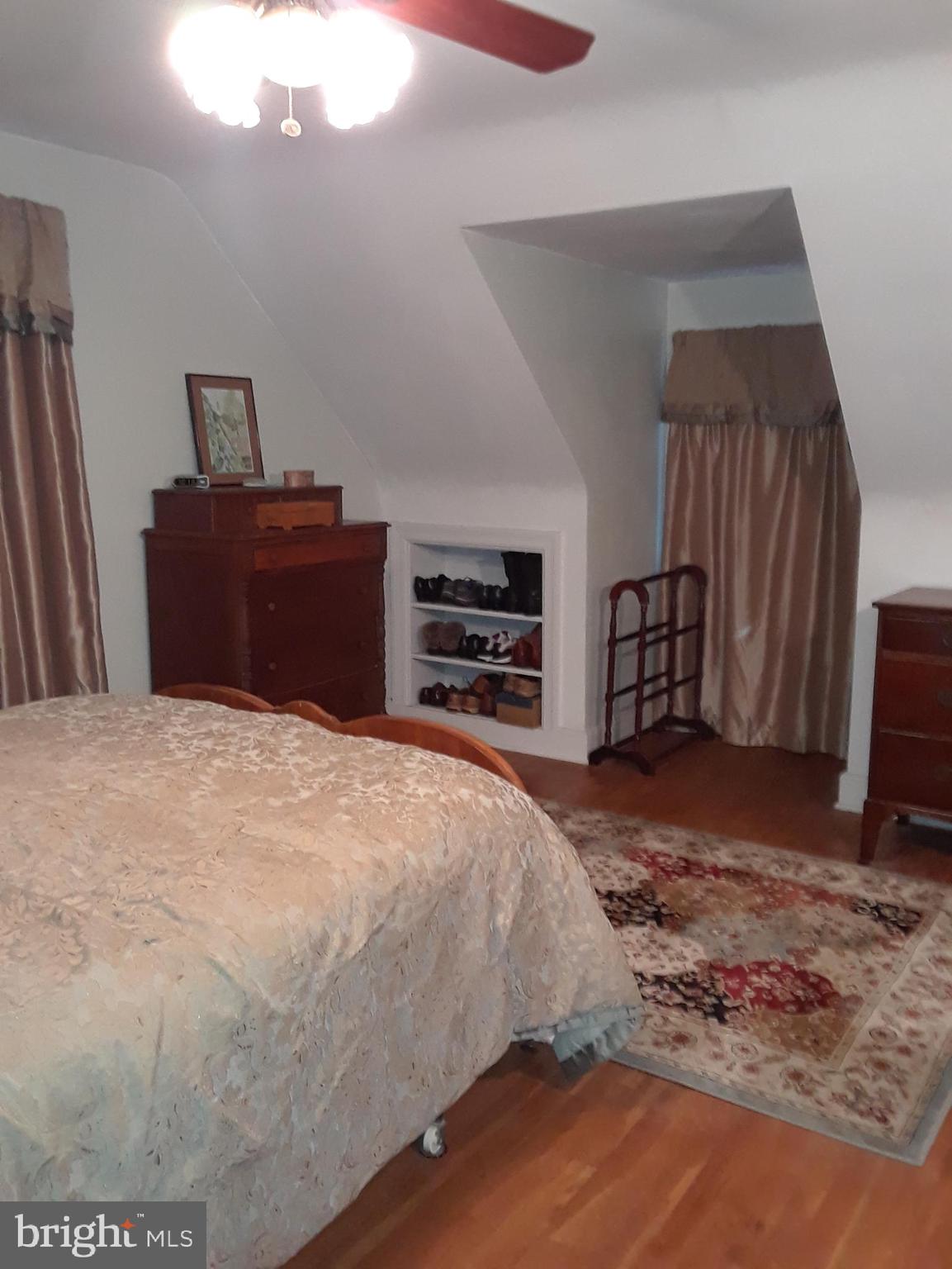 4211 Kensington Road Baltimore, MD 21229 - Photo 11 of 40 Bedroom 1