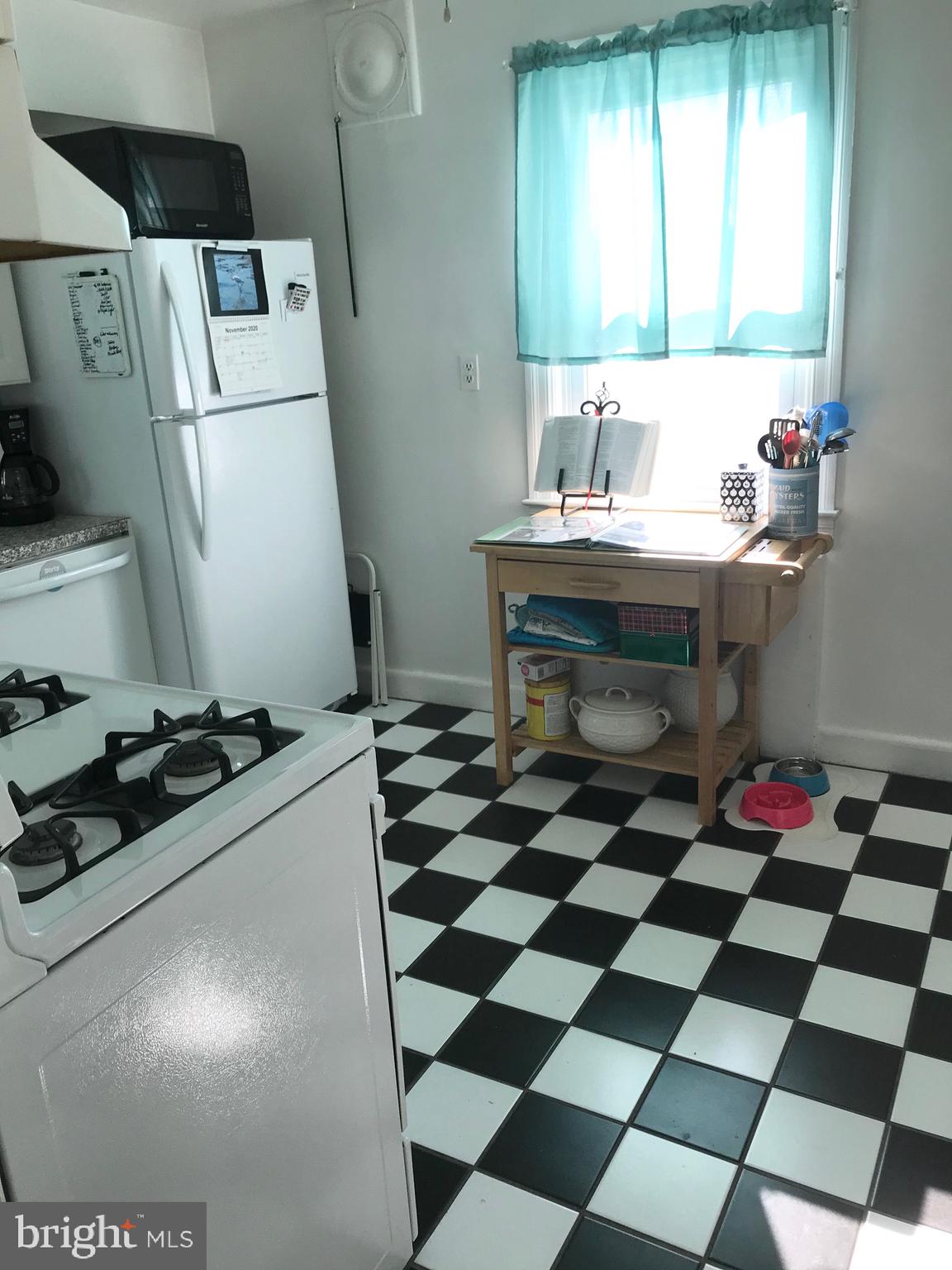 4211 Kensington Road Baltimore, MD 21229 - Photo 4 of 40