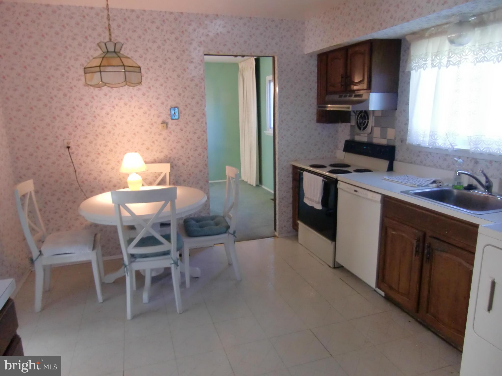 1914 Greengage Road Baltimore, MD 21244 - Photo 6 of 12 Kitchen