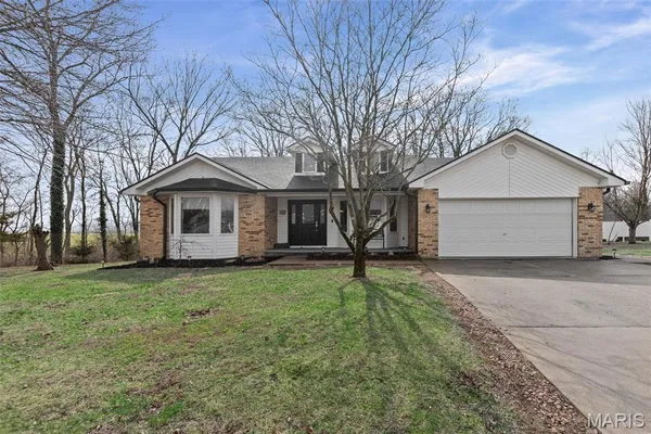 $350,000 | 4608 Vandebrook Drive, Waterloo, IL 62298