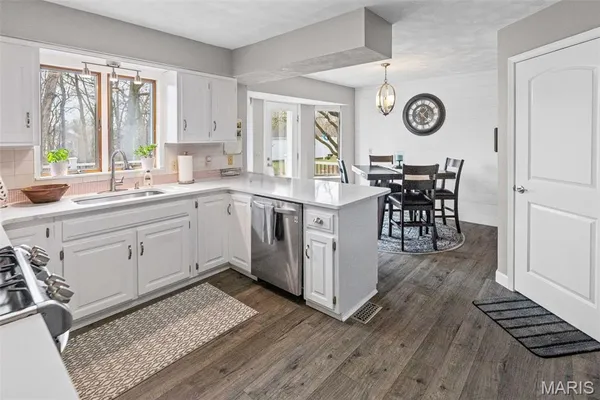 $350,000 | 4608 Vandebrook Drive, Waterloo, IL 62298