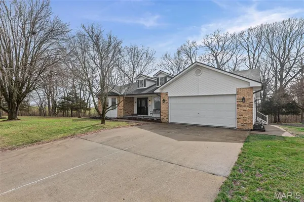 $350,000 | 4608 Vandebrook Drive, Waterloo, IL 62298