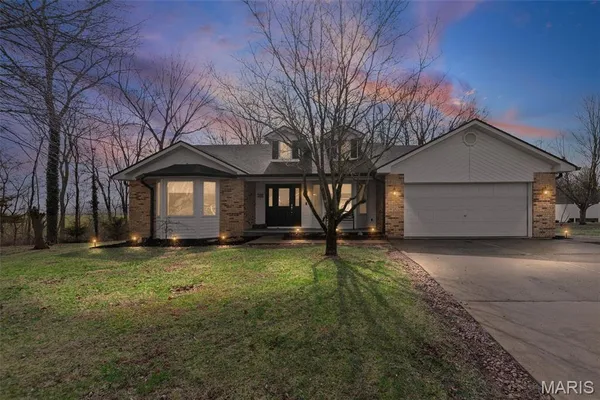 $350,000 | 4608 Vandebrook Drive, Waterloo, IL 62298