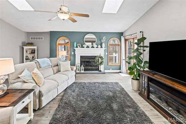 $350,000 | 4608 Vandebrook Drive, Waterloo, IL 62298