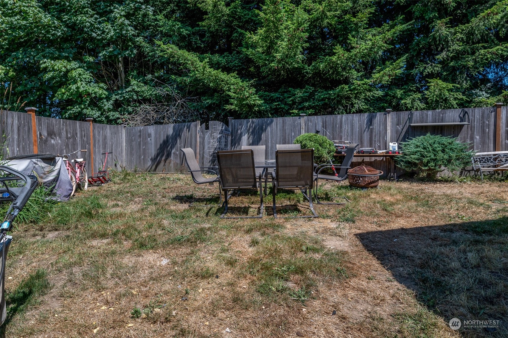 403 Rohrer Loop Sedro-Woolley, WA 98284 - Photo 18 of 24 a backyard of a house with table and chairs