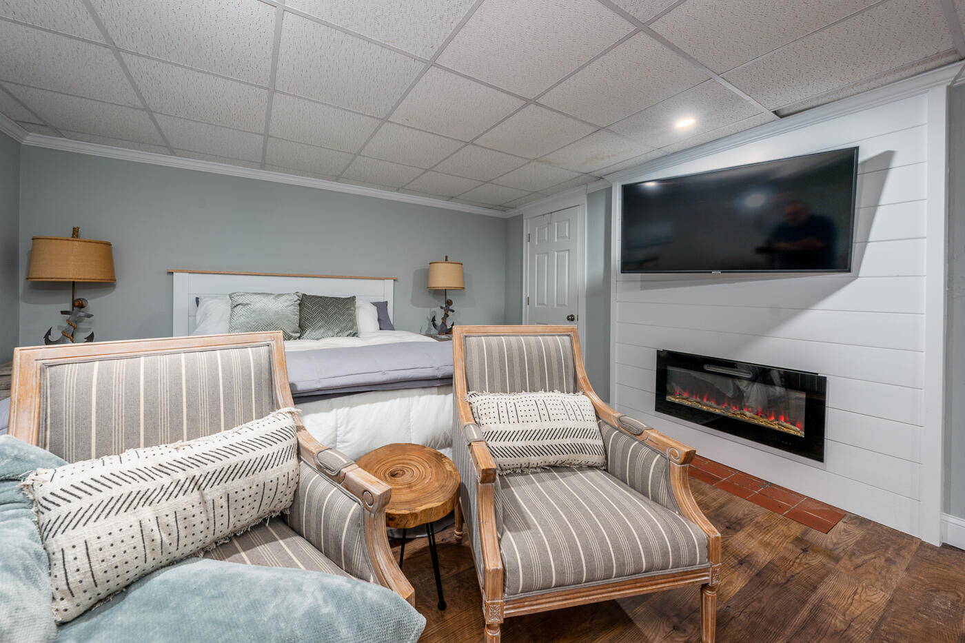 157 Lumbert Mill Road Centerville, MA 02632 - Photo 27 of 42 a living room with furniture and a flat screen tv