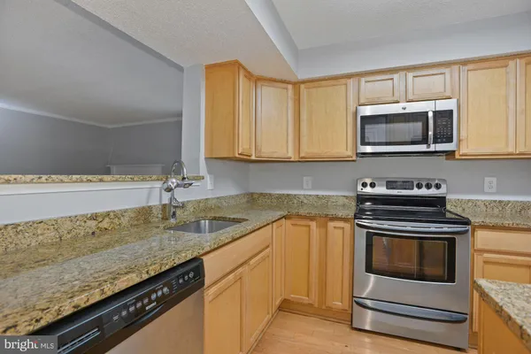 $2,700 | 1507 Lincoln Way, Unit 204, McLean, VA 22102