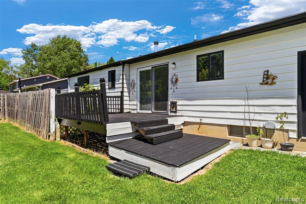1378 Roat Court Burton, MI 48509 - Photo 28 of 32