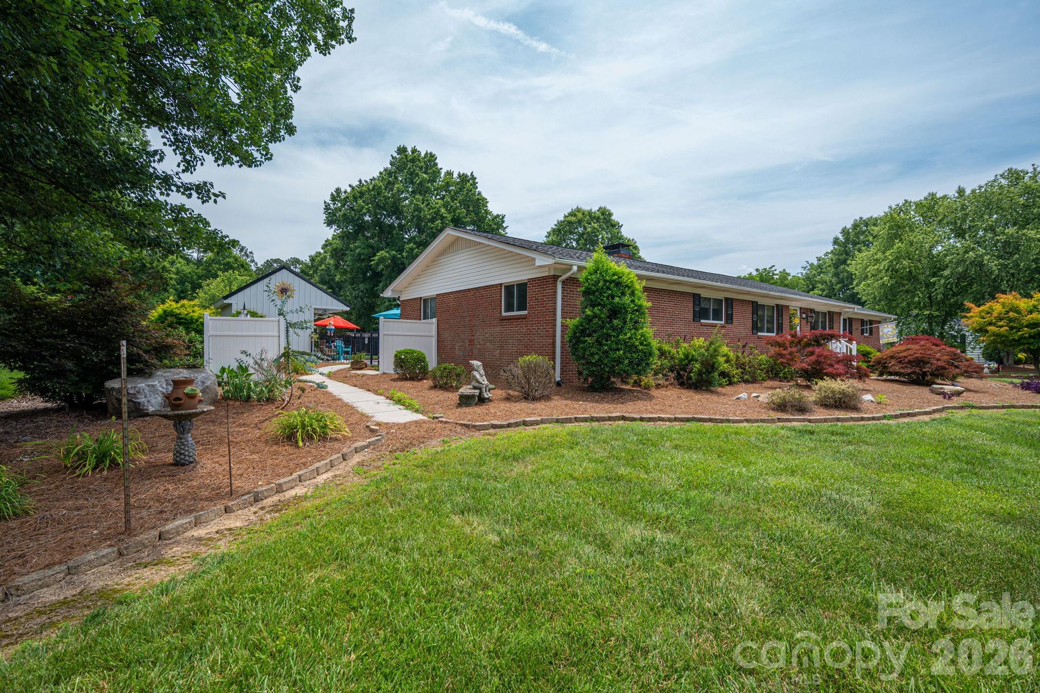 403 West Old Post Road Cherryville, NC 28021 - Photo 2 of 38